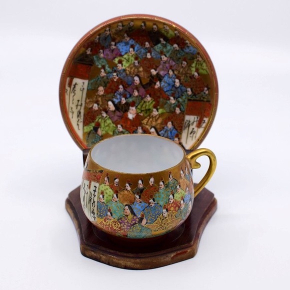 Japanese Kutani Thousand 1000 Faces Japanese Teacup & Saucer on Wood Stand - Picture 1 of 9